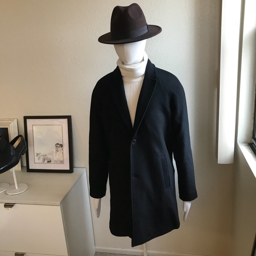 NWT Forever21 men’s black top coat in size medium